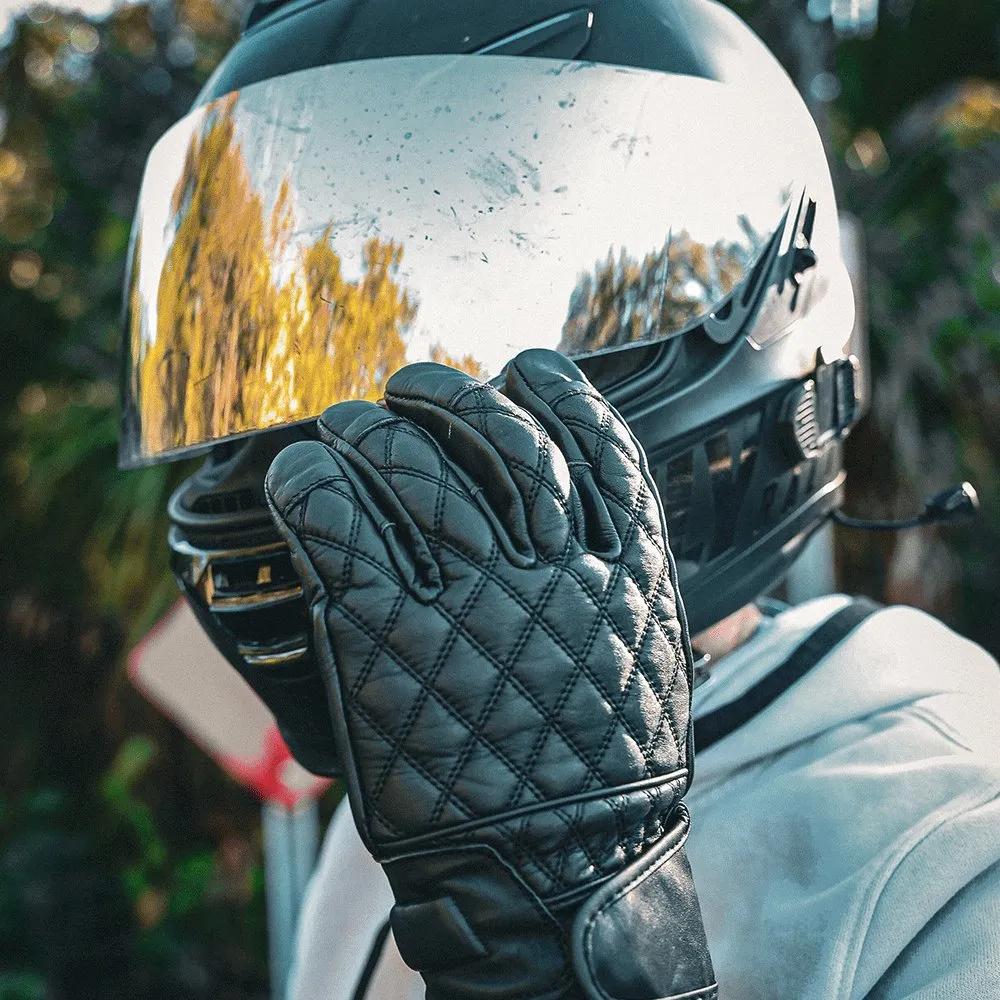 Unik Diamond Stitch Gloves in Black / Black, worn fit view