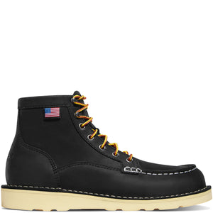 Women's Bull Run Moc Toe Black: ﻿
RELIABLY RUGGED
Built in the USA with a dedication to quality that goes back to 1932, the B