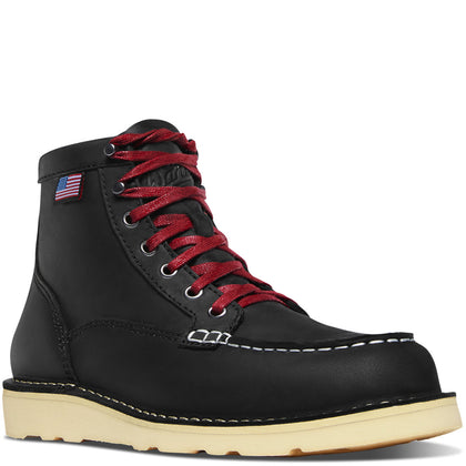 Women's Bull Run Moc Toe Black: ﻿
RELIABLY RUGGED
Built in the USA with a dedication to quality that goes back to 1932, the B