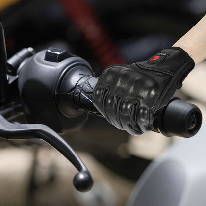 Leather Chase Gloves: Enhance your motorcycle ride with our Leather Chase Gloves