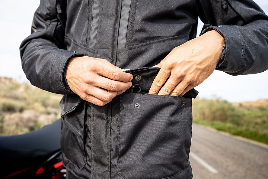Metropolis EVO Jacket: LS2 Metropolis Evo JacketThe LS2 Metropolis Evo Jacket stands as the perfect everyday jacket designed 