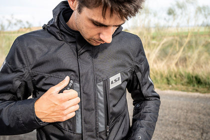 Metropolis EVO Jacket: LS2 Metropolis Evo JacketThe LS2 Metropolis Evo Jacket stands as the perfect everyday jacket designed 