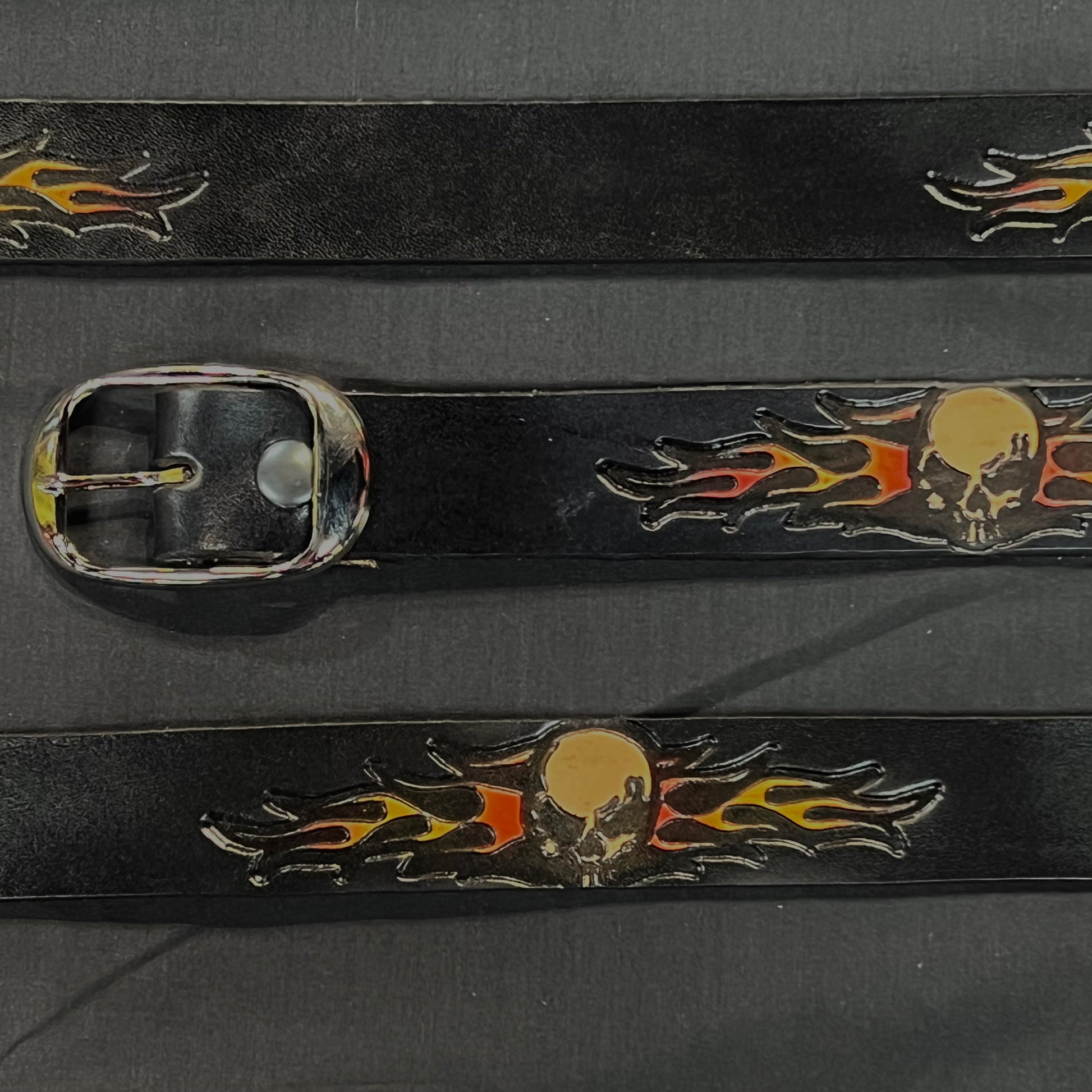 Belt Skull & Flame: Complete your outfit with this rustic leather snap belt with tarnished brass buckle or stainless steel