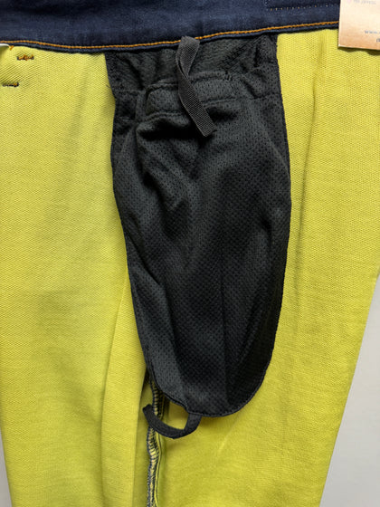 Interior hip armor pocket in the women’s Kevlar motorcycle jeggings