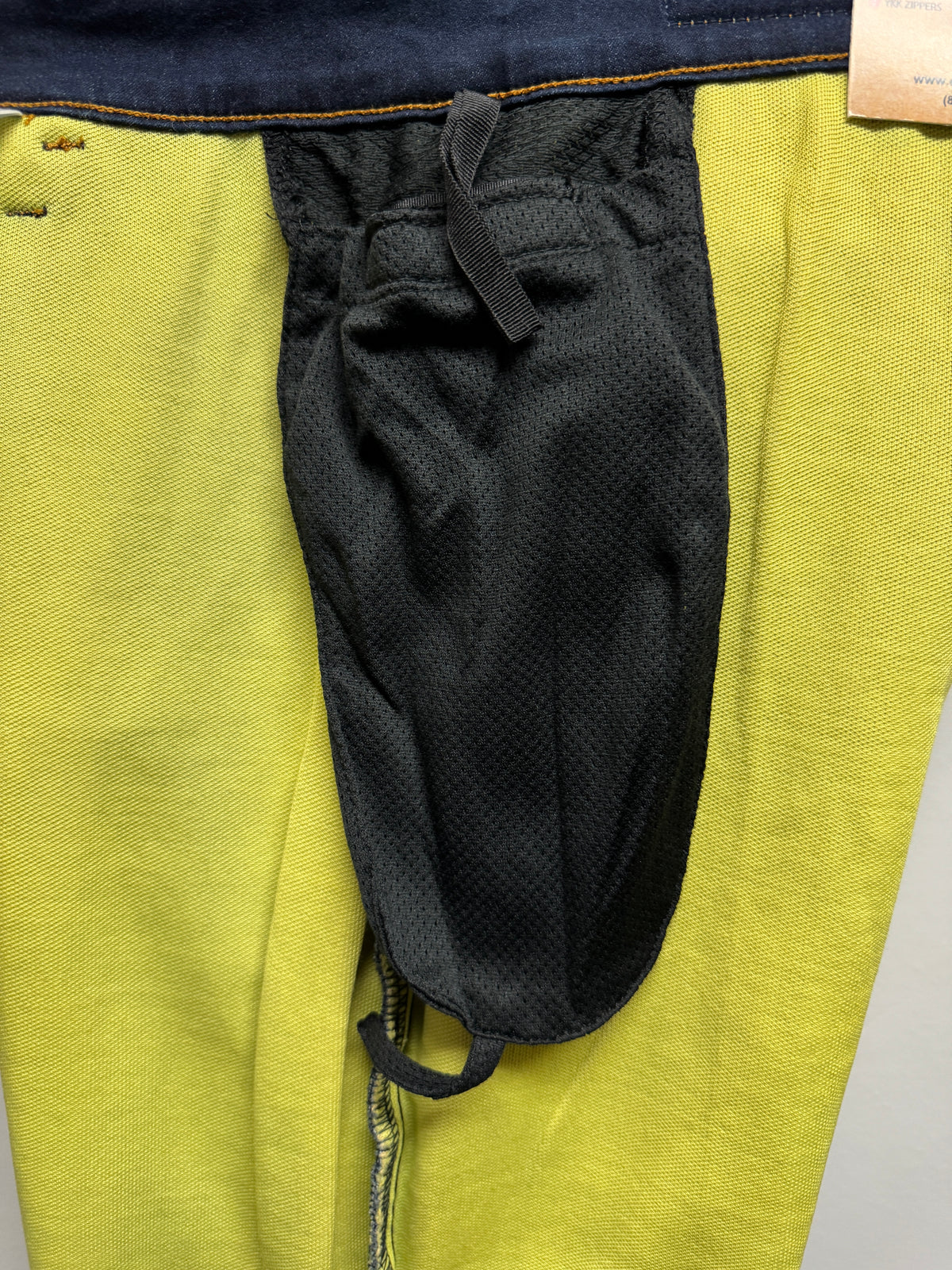 Interior hip armor pocket in the women’s Kevlar motorcycle jeggings