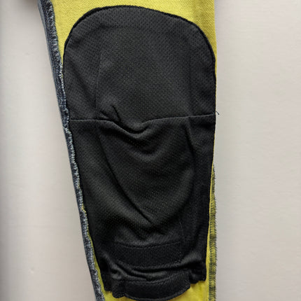 Interior knee armor pocket in the women’s Kevlar motorcycle jeggings