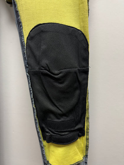 Interior knee armor pocket in the women’s Kevlar motorcycle jeggings