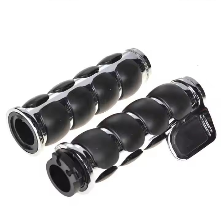 Eyeso Grips - Flat With Assist: Description

Fits 1" Handlebars with dual cable throttles 
Available in black or chrome 
Does