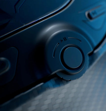 Glove friendly controls on the Cardo Beyond GTS helmet