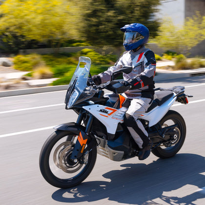 HJC i80 Solid in Semi-Flat Metallic Blue - adventure touring on road