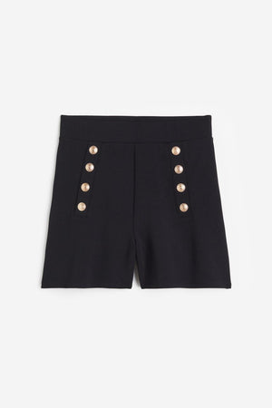 Button Front Shorts: Features:

Button-front patch pocket short
Made out of Lambskin