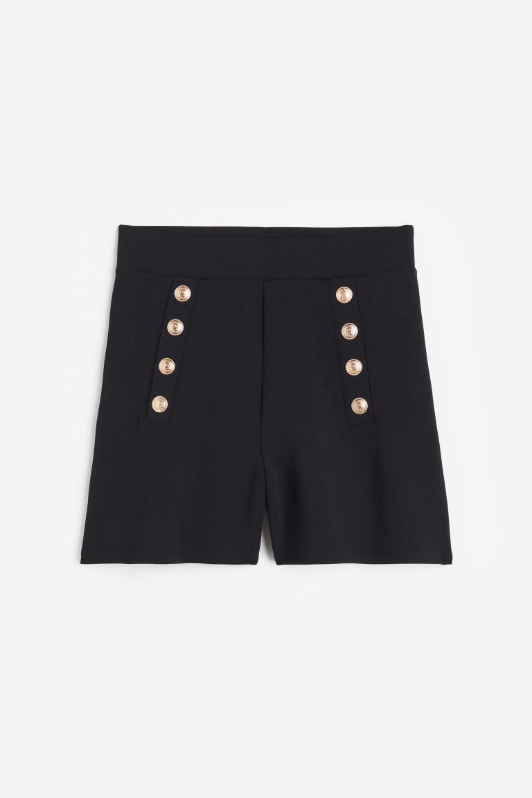 Button Front Shorts: Features:

Button-front patch pocket short
Made out of Lambskin