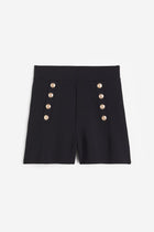 Button Front Shorts: Features:

Button-front patch pocket short
Made out of Lambskin
