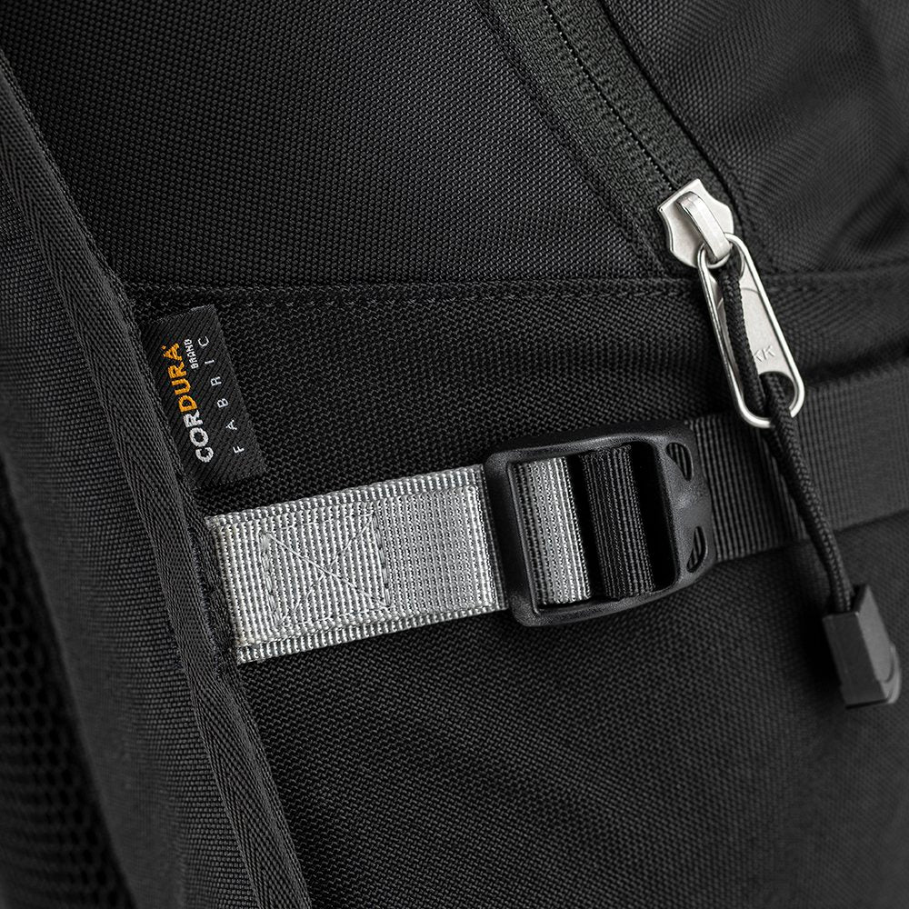 Kriega R20 Backpack, compression strap and construction detail