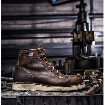 Women's Bull Run Moc Toe: RELIABLY RUGGED
Built in the USA with a dedication to quality that goes back to 1932, the Bull Run 
