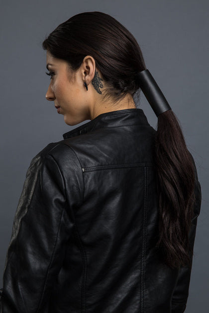 12" Solid Leather Extra Wide: Features:

Full Grain Leather Ponytail Holder
Classic Solid Color Leather
Extra Wide Available 