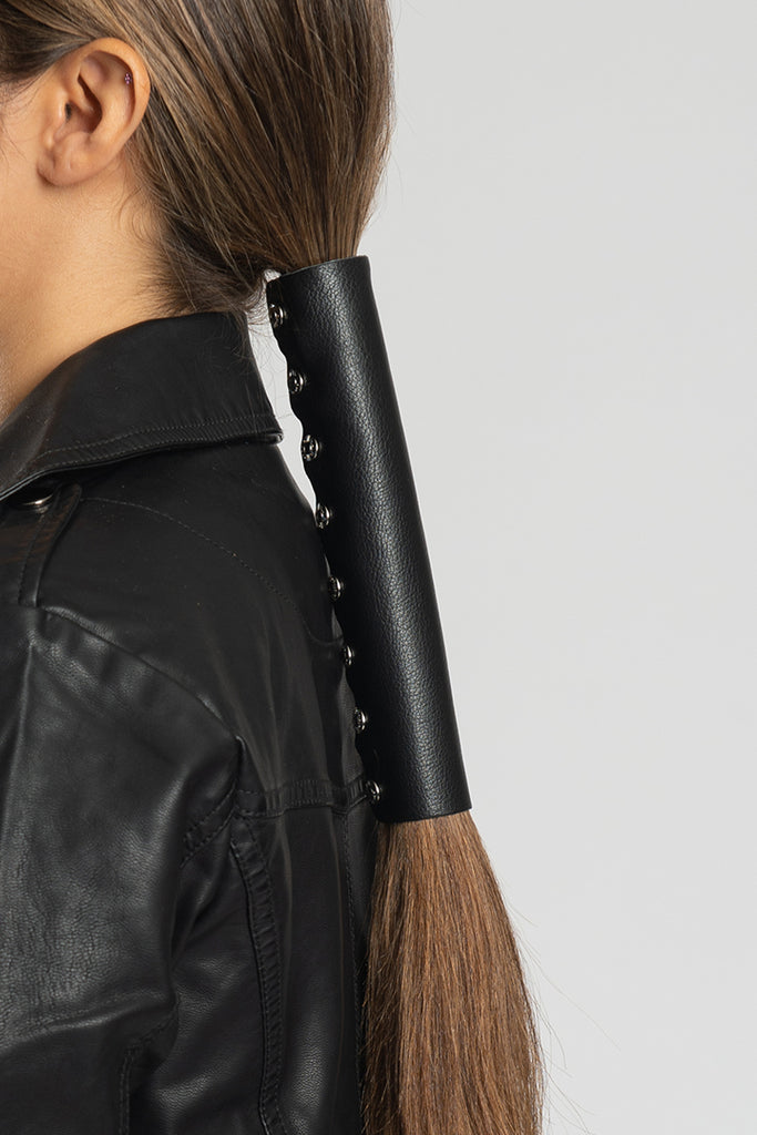 12" Solid Leather Extra Wide: Features:

Full Grain Leather Ponytail Holder
Classic Solid Color Leather
Extra Wide Available 