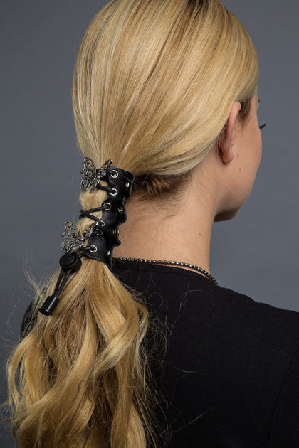 4"Lace Up Tribal Buttlerfly: Description
All Hair Gloves® come in snaps for easy use with elastic band and hook for non-slip 