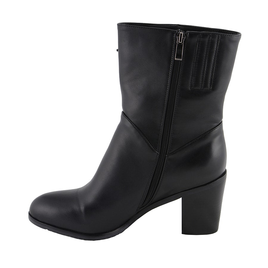 Women's Side Lace Riding Boot: Features:

Synthetic Leather Upper
Anti-Slip Bottom
Riding Heel, Laced Side
Side Zipper Entry
