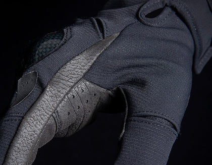Stormhawk Gloves Black: Conditions


Cold,Mild Hot


Perfect For Mild-Temperature Wet Conditions


Palm Material


Goatskin

