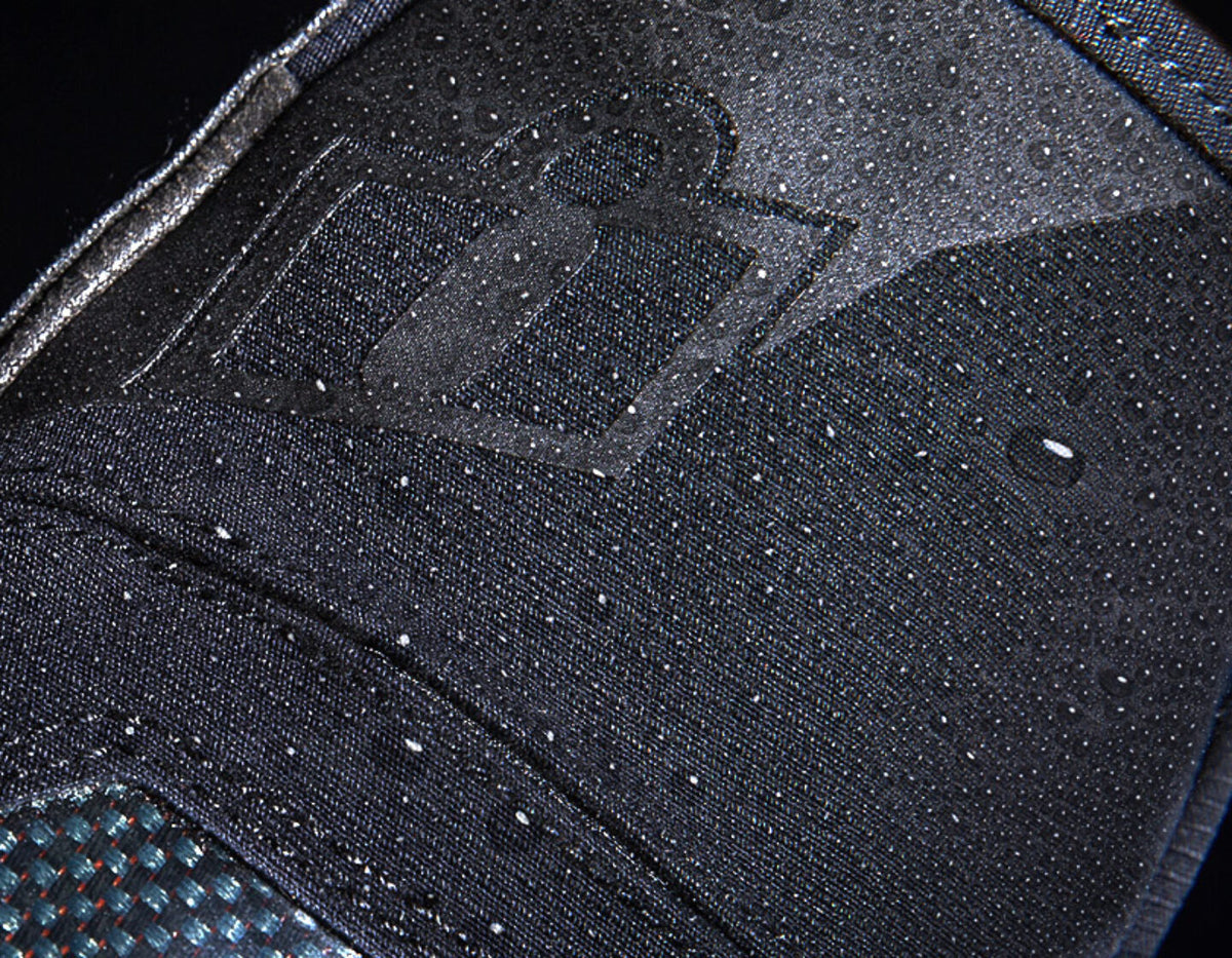 Stormhawk Gloves Black: Conditions


Cold,Mild Hot


Perfect For Mild-Temperature Wet Conditions


Palm Material


Goatskin