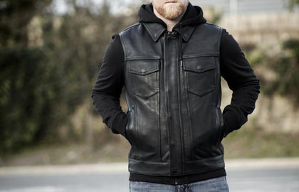 Kent Vest With Hoody: Features:

1
